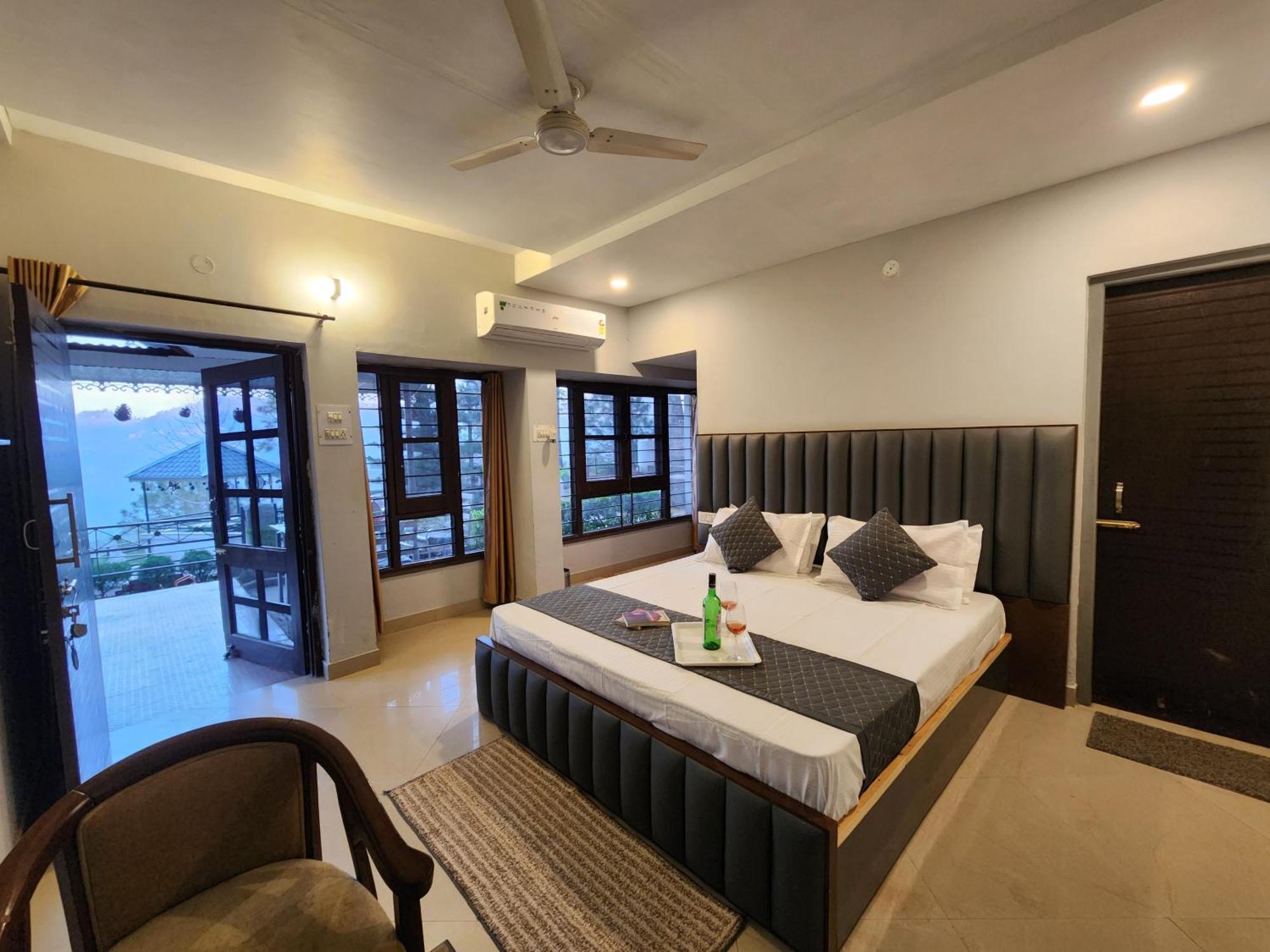 Pine Valley Resort Kasauli Extérieur photo