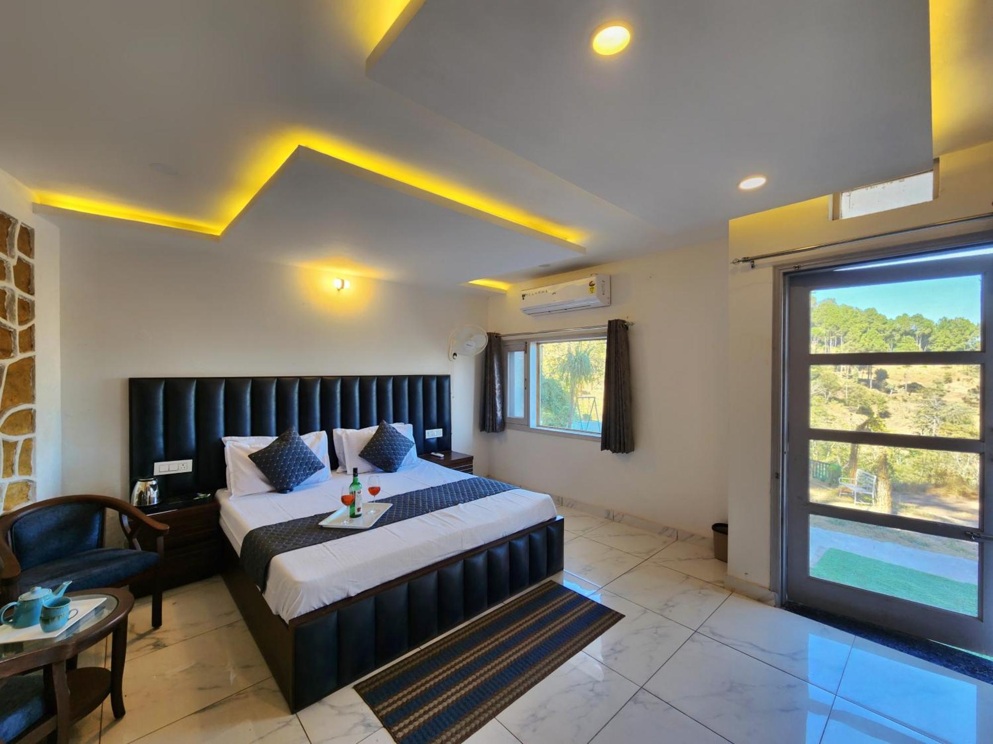 Pine Valley Resort Kasauli Extérieur photo